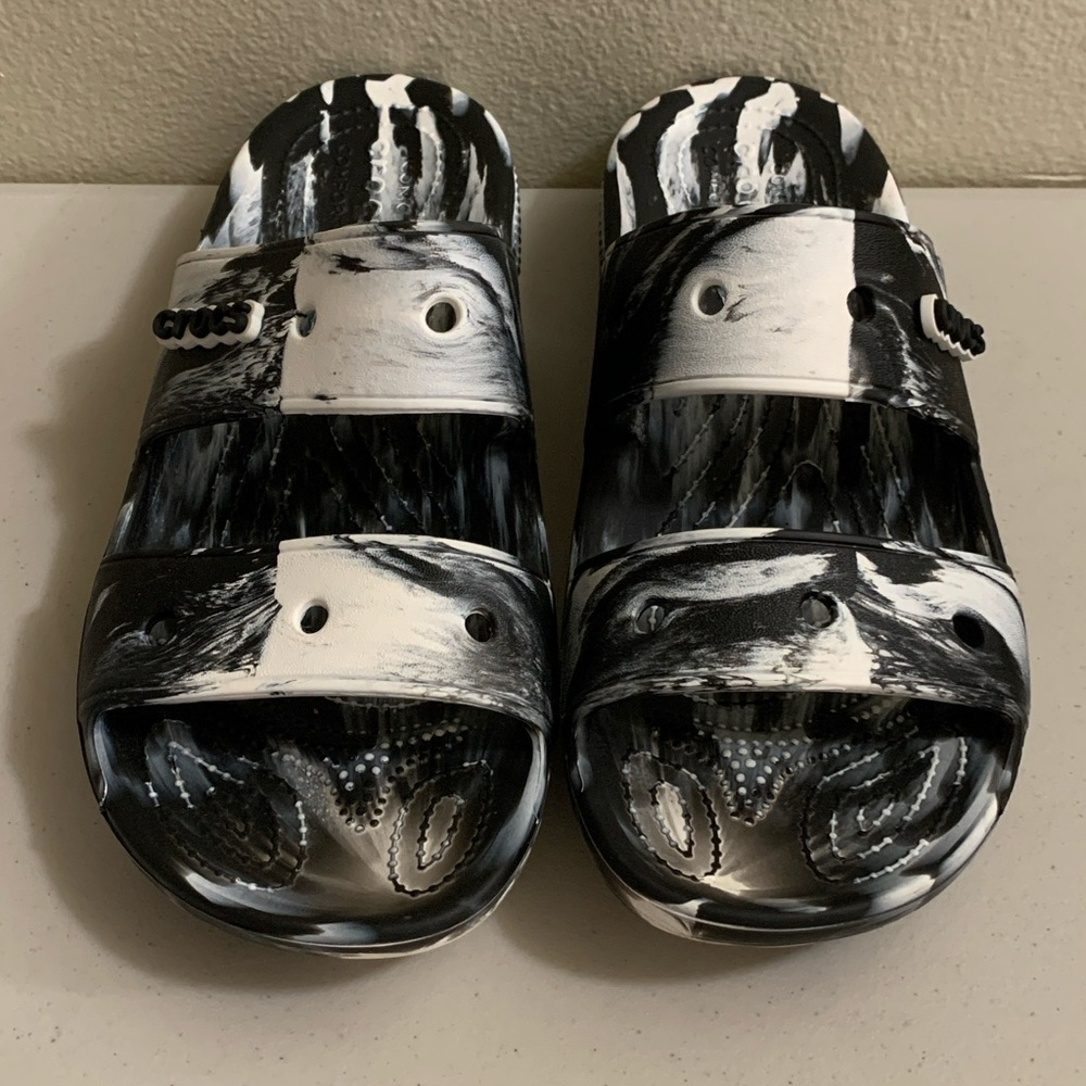 CROCS Classic Marbled Two Strap Slides Sandals Black White Women’s 11 Beach - Picture 3 of 11